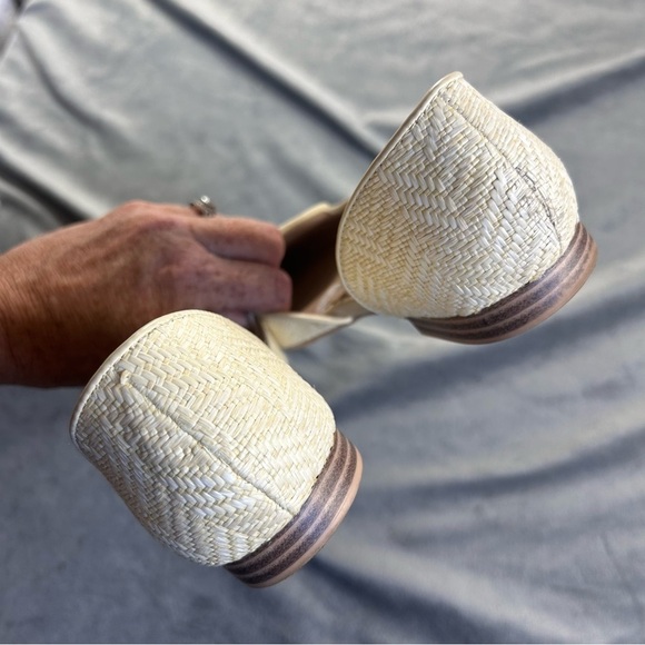 Isaac Mizrahi Pointed toe Flats size 6.5 - Picture 5 of 6